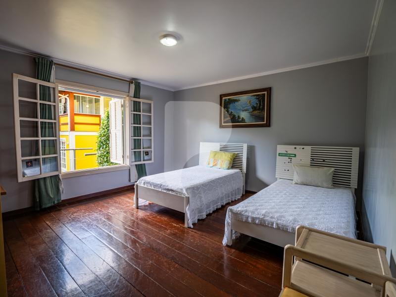Casa - Petrópolis, Araras